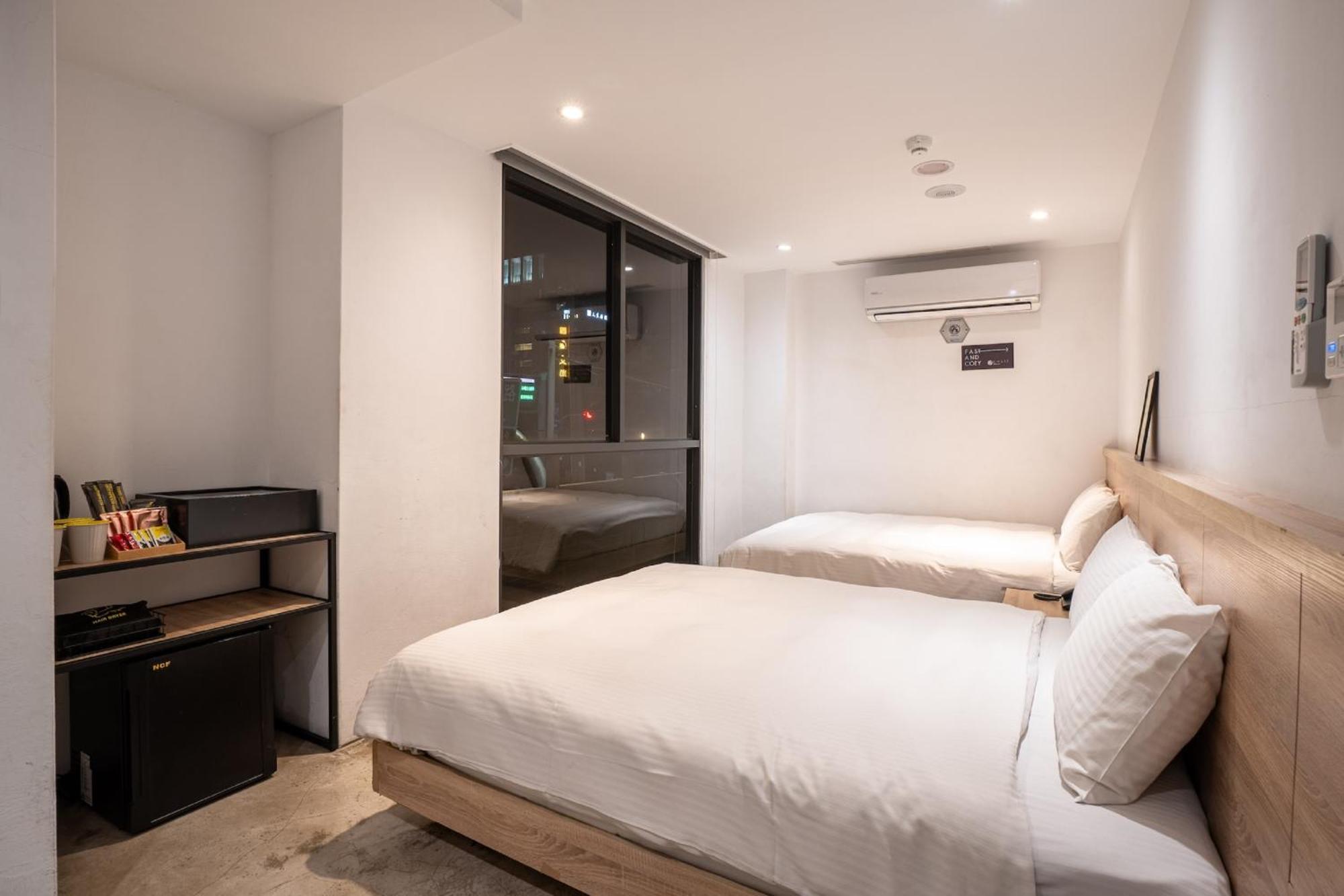 Chase Hotel Taichung Exterior foto